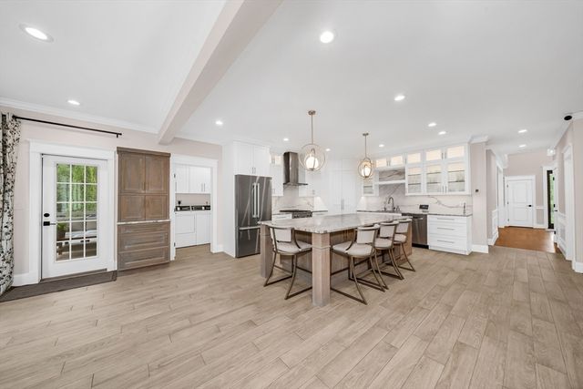 6 Little Meadow Way, North Reading, MA 01864