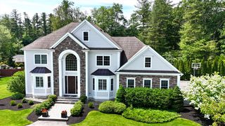 6 Little Meadow Way, North Reading, MA 01864