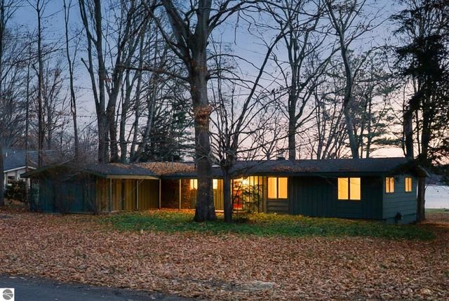 3763 East Shore Drive, Grawn, MI 49637