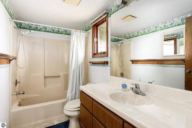 3763 East Shore Drive, Grawn, MI 49637