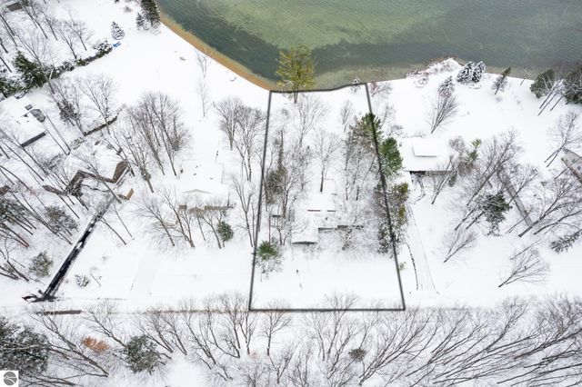 3763 East Shore Drive, Grawn, MI 49637