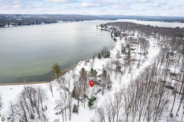 3763 East Shore Drive, Grawn, MI 49637