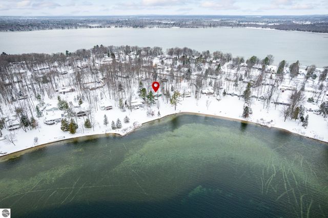 3763 East Shore Drive, Grawn, MI 49637