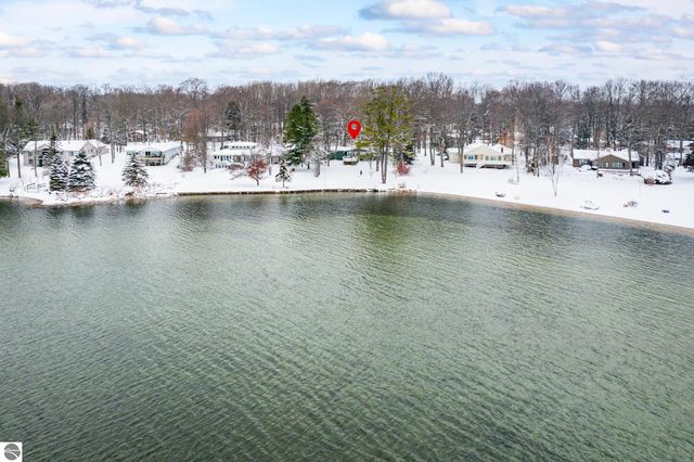 3763 East Shore Drive, Grawn, MI 49637