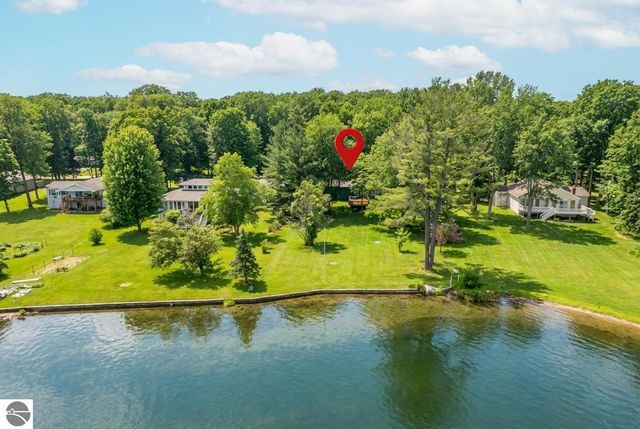 3763 East Shore Drive, Grawn, MI 49637