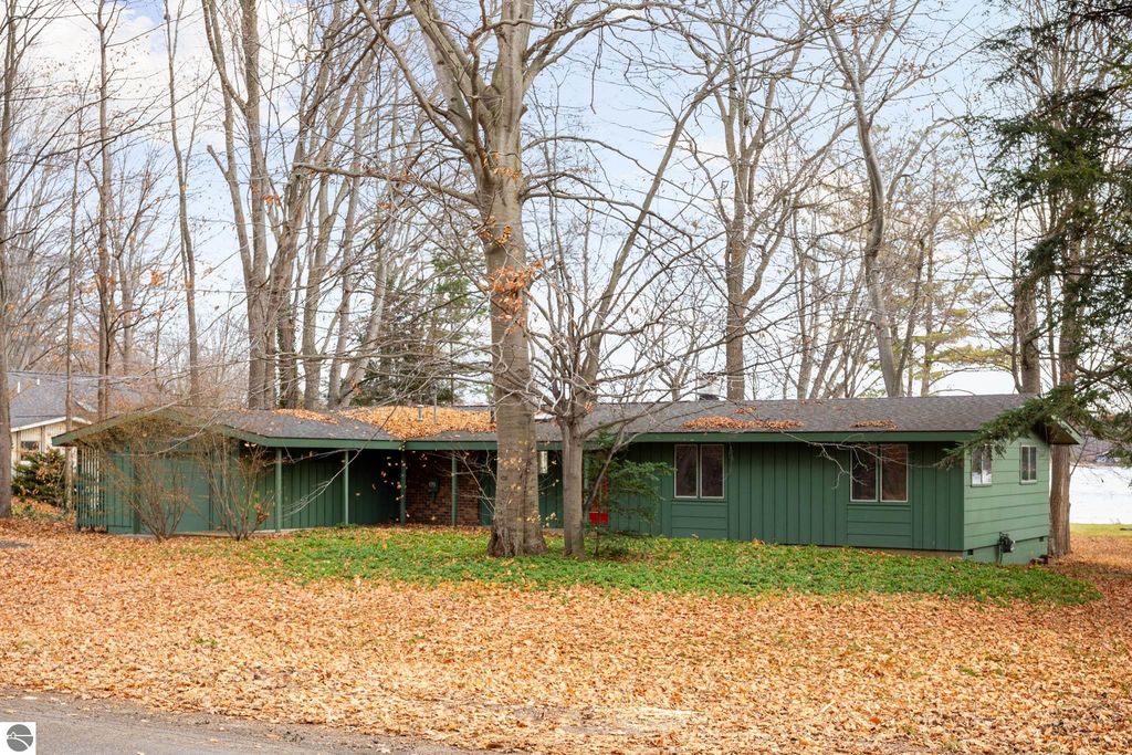3763 East Shore Drive, Grawn, MI 49637