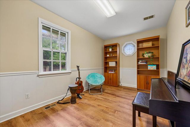 16 FAIRWOOD CT, Rockville, MD 20850