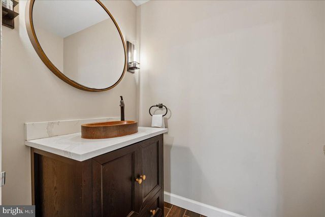 16 FAIRWOOD CT, Rockville, MD 20850