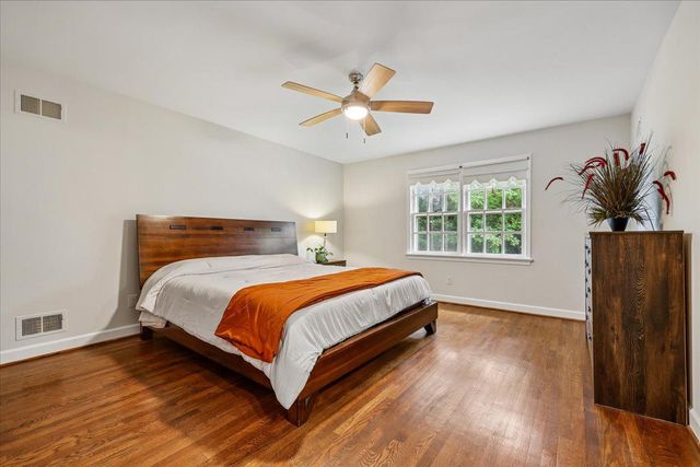 16 FAIRWOOD CT, Rockville, MD 20850
