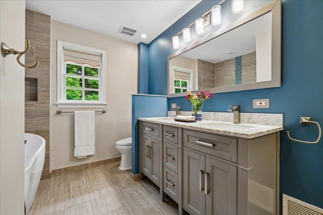 16 FAIRWOOD CT, Rockville, MD 20850