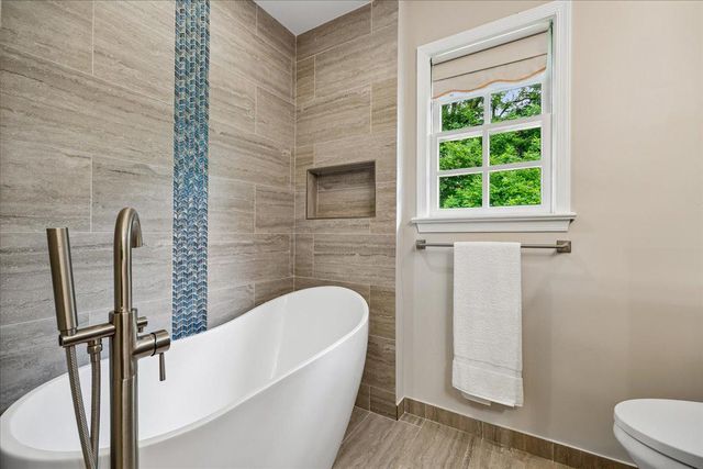 16 FAIRWOOD CT, Rockville, MD 20850