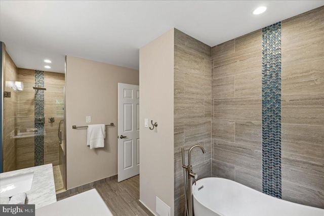 16 FAIRWOOD CT, Rockville, MD 20850