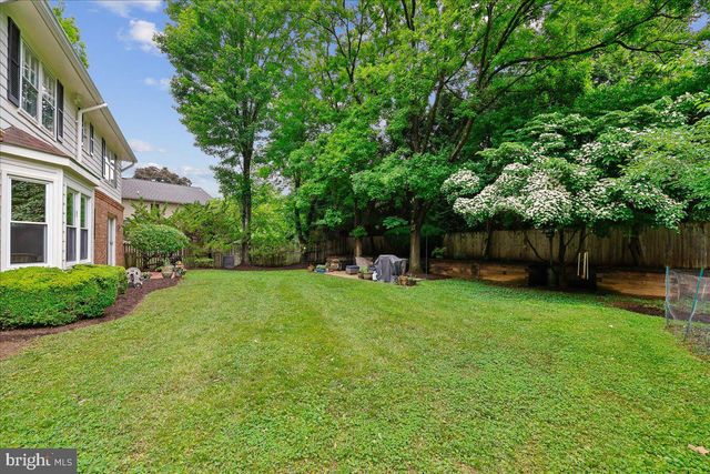 16 FAIRWOOD CT, Rockville, MD 20850