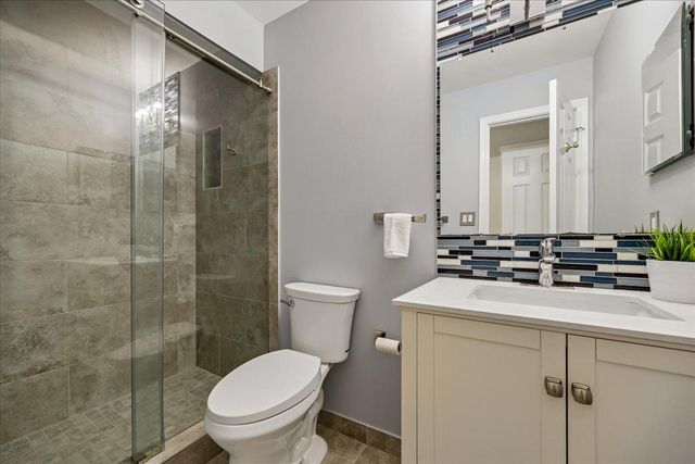 16 FAIRWOOD CT, Rockville, MD 20850