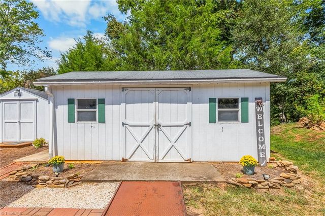 2712 Sloans Mill Road, Hamptonville, NC 27020