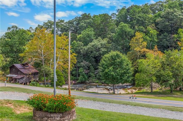 2712 Sloans Mill Road, Hamptonville, NC 27020