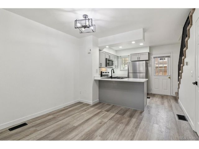 1811 S Quebec Way 222, Denver, CO 80231