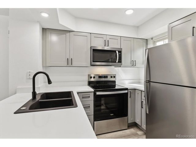 1811 S Quebec Way 222, Denver, CO 80231