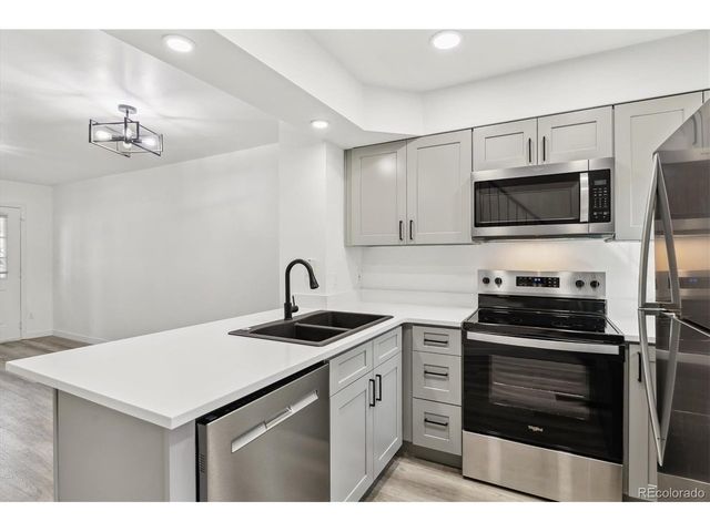 1811 S Quebec Way 222, Denver, CO 80231