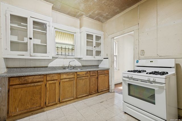 1610 W CRAIG PL, San Antonio, TX 78201