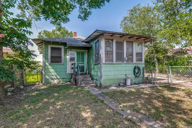 1610 W CRAIG PL, San Antonio, TX 78201