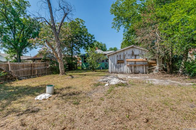 1610 W CRAIG PL, San Antonio, TX 78201