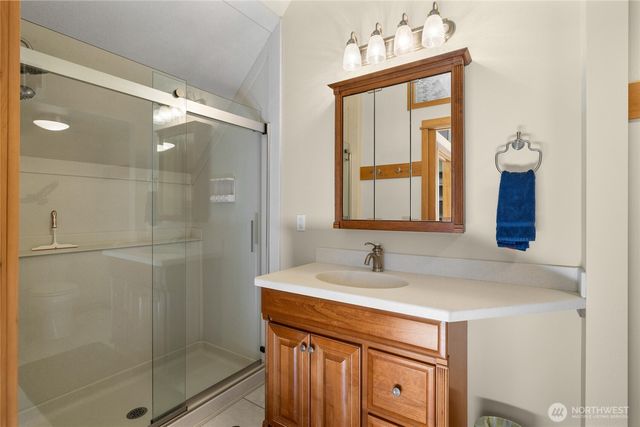 5451 Kachess Lake Road, Easton, WA 98925