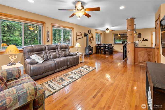 5451 Kachess Lake Road, Easton, WA 98925