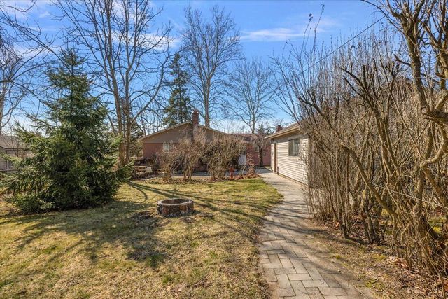 764 Manor Drive, Milford Vlg, MI 48381