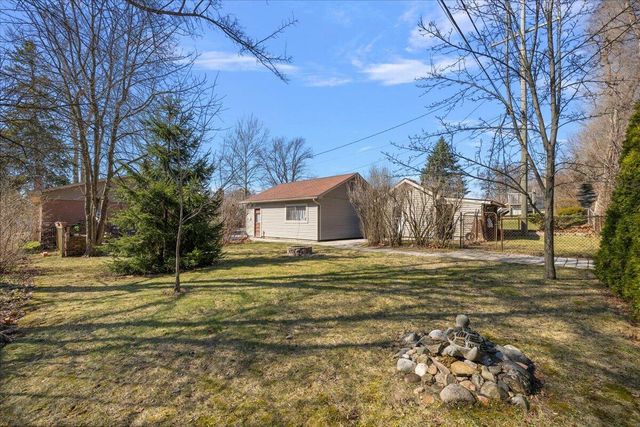 764 Manor Drive, Milford Vlg, MI 48381
