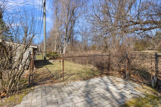 764 Manor Drive, Milford Vlg, MI 48381