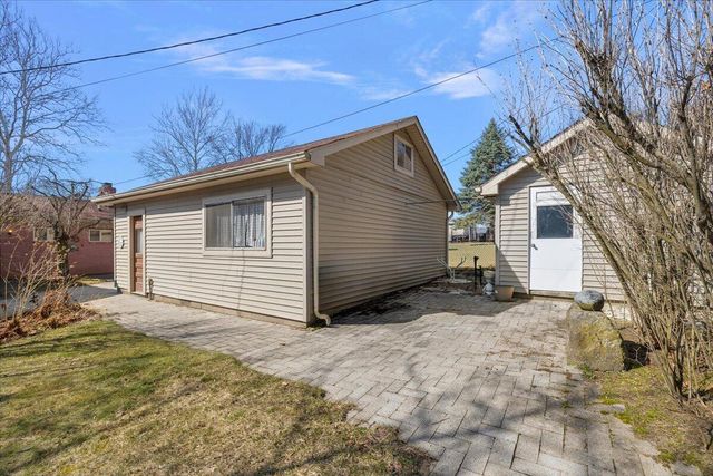 764 Manor Drive, Milford Vlg, MI 48381