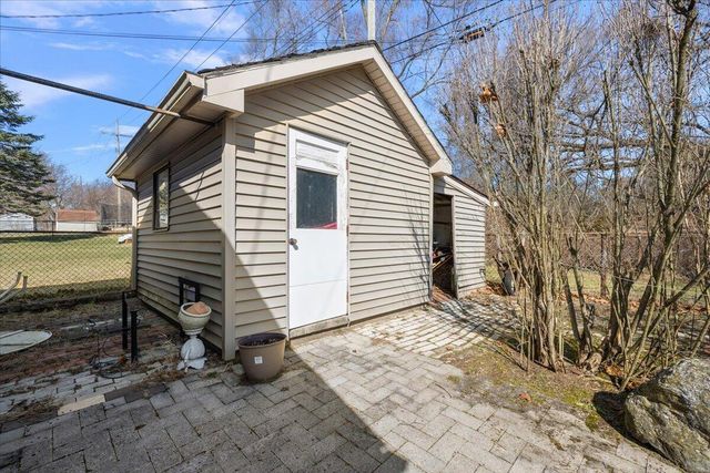 764 Manor Drive, Milford Vlg, MI 48381
