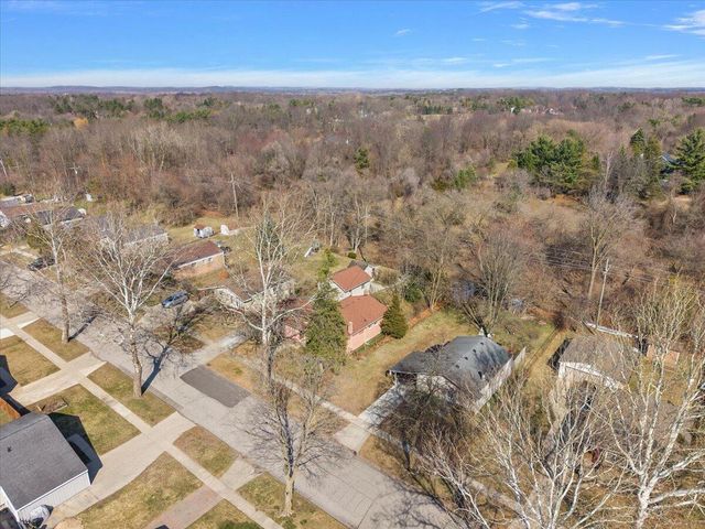 764 Manor Drive, Milford Vlg, MI 48381
