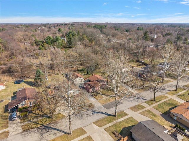 764 Manor Drive, Milford Vlg, MI 48381