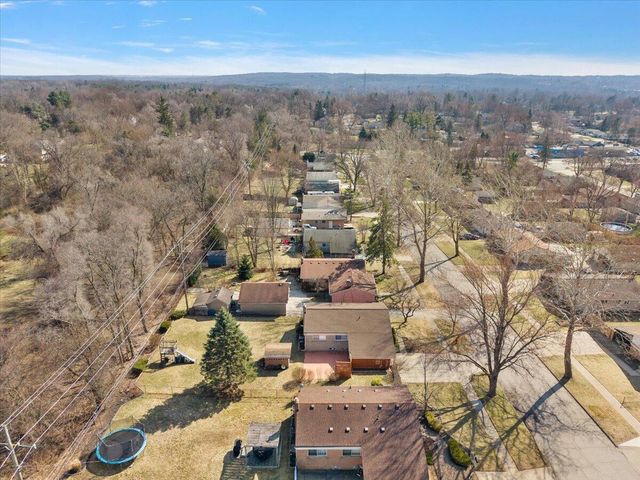 764 Manor Drive, Milford Vlg, MI 48381