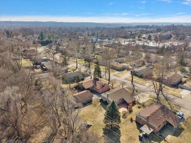 764 Manor Drive, Milford Vlg, MI 48381