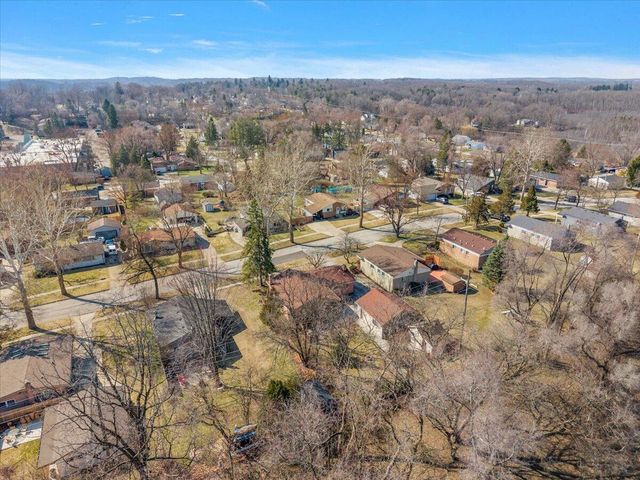 764 Manor Drive, Milford Vlg, MI 48381