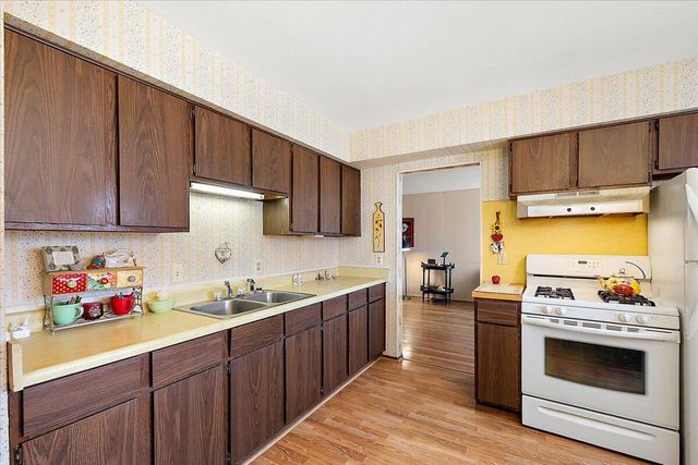764 Manor Drive, Milford Vlg, MI 48381