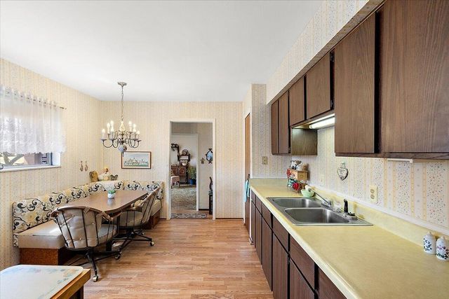 764 Manor Drive, Milford Vlg, MI 48381