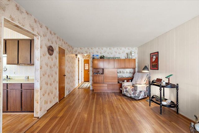 764 Manor Drive, Milford Vlg, MI 48381