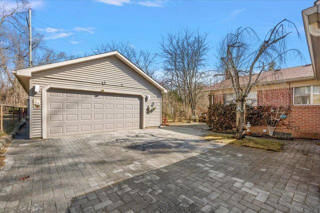 764 Manor Drive, Milford Vlg, MI 48381