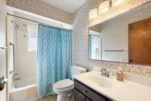 764 Manor Drive, Milford Vlg, MI 48381