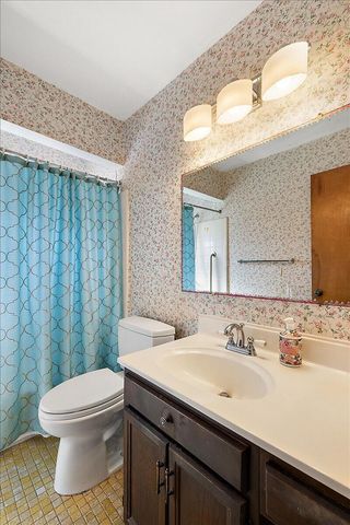 764 Manor Drive, Milford Vlg, MI 48381