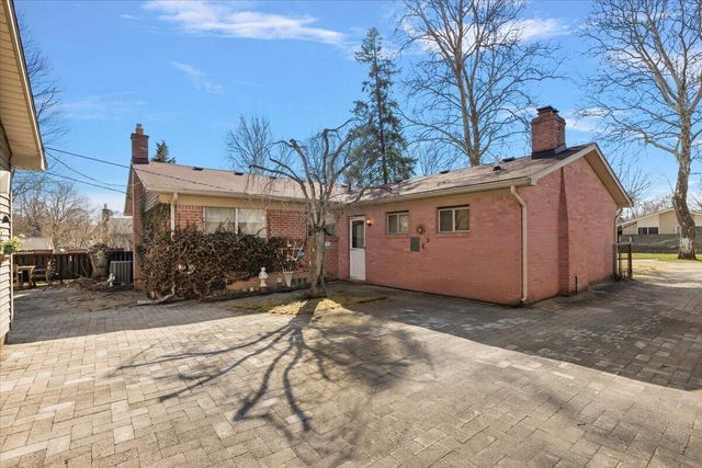 764 Manor Drive, Milford Vlg, MI 48381