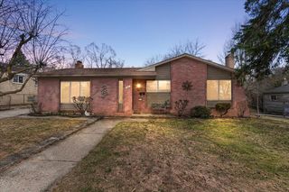 764 Manor Drive, Milford Vlg, MI 48381