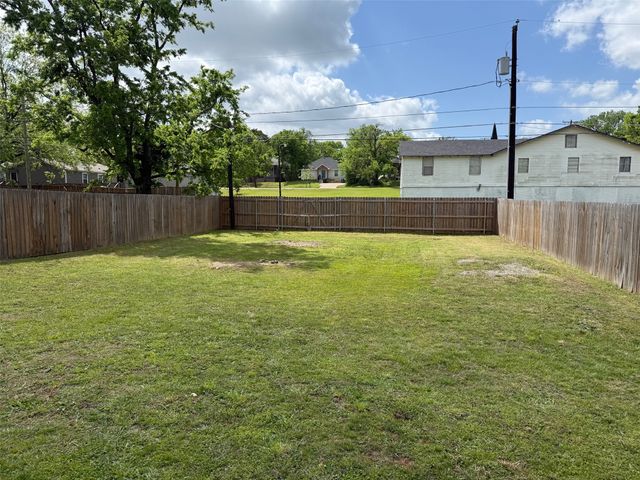406 E Shepherd Street, Denison, TX 75021