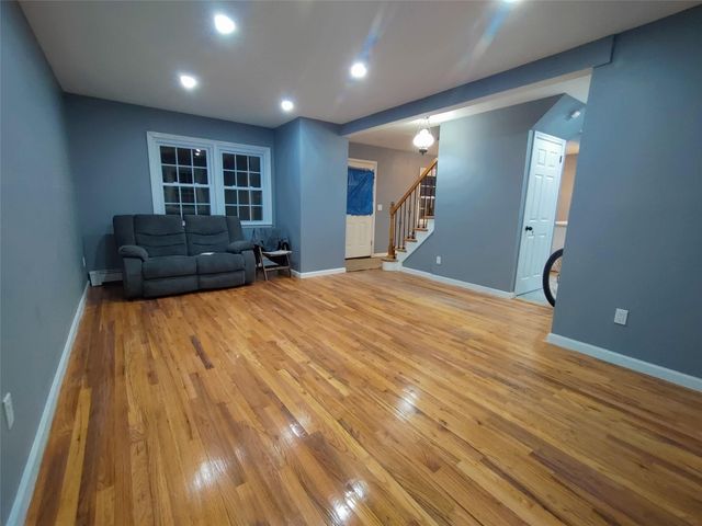 53 Maple Street, Malverne, NY 11565