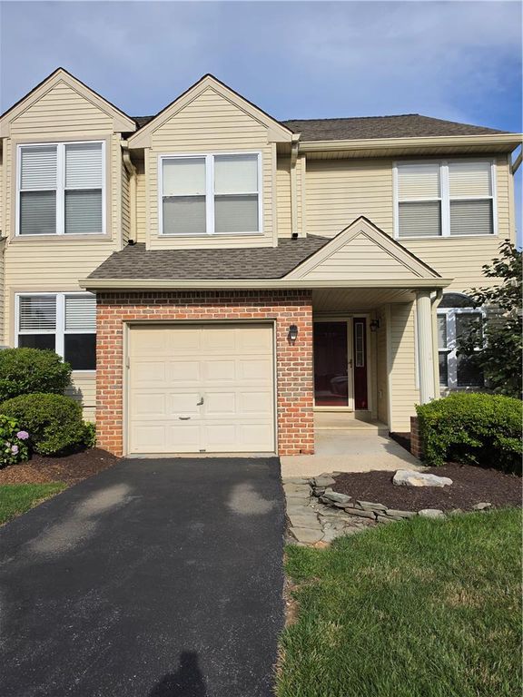 325 Oxford Place 325, Macungie Boro, PA 18062