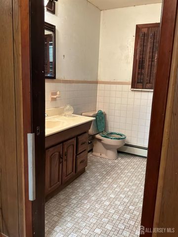 8 Montclair Avenue, Edison, NJ 08820